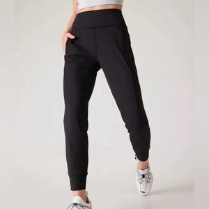 Athleta Womens Size XS Distance Jogger Pants Black